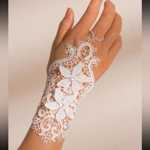 2 pc Lace Bracelet/Glove - Picture 1 of 4